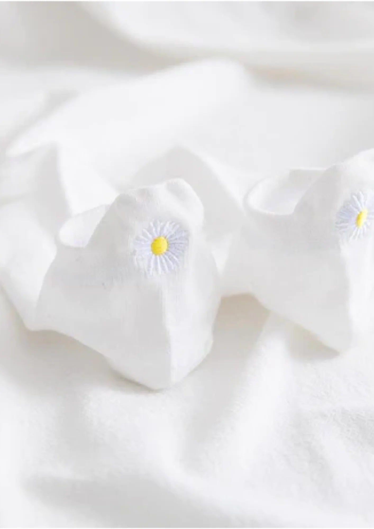 Weiße Socken mit Blumenstab