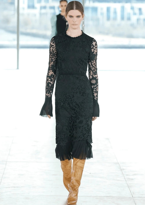 SCHWARZES MIDIKLEID AUS SPITZE