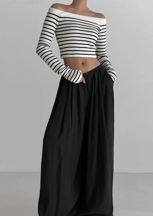 OFF-SHOULDER-PULLOVER MIT GESTREIFTEN ÄRMELN
