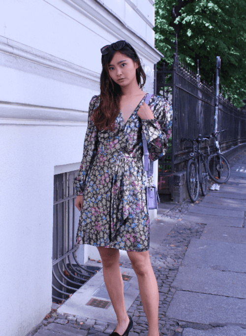 Blumendruckkleid im metallischen Look