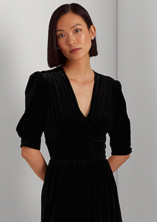 SCHWARZES MIDIKLEID AUS SAMT
