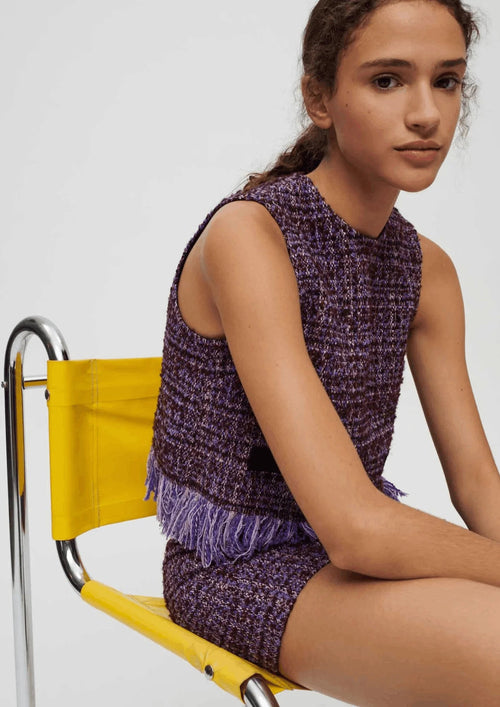 ÄRMELLOSES TWEED-TOP MIT FRANSEBESATZ