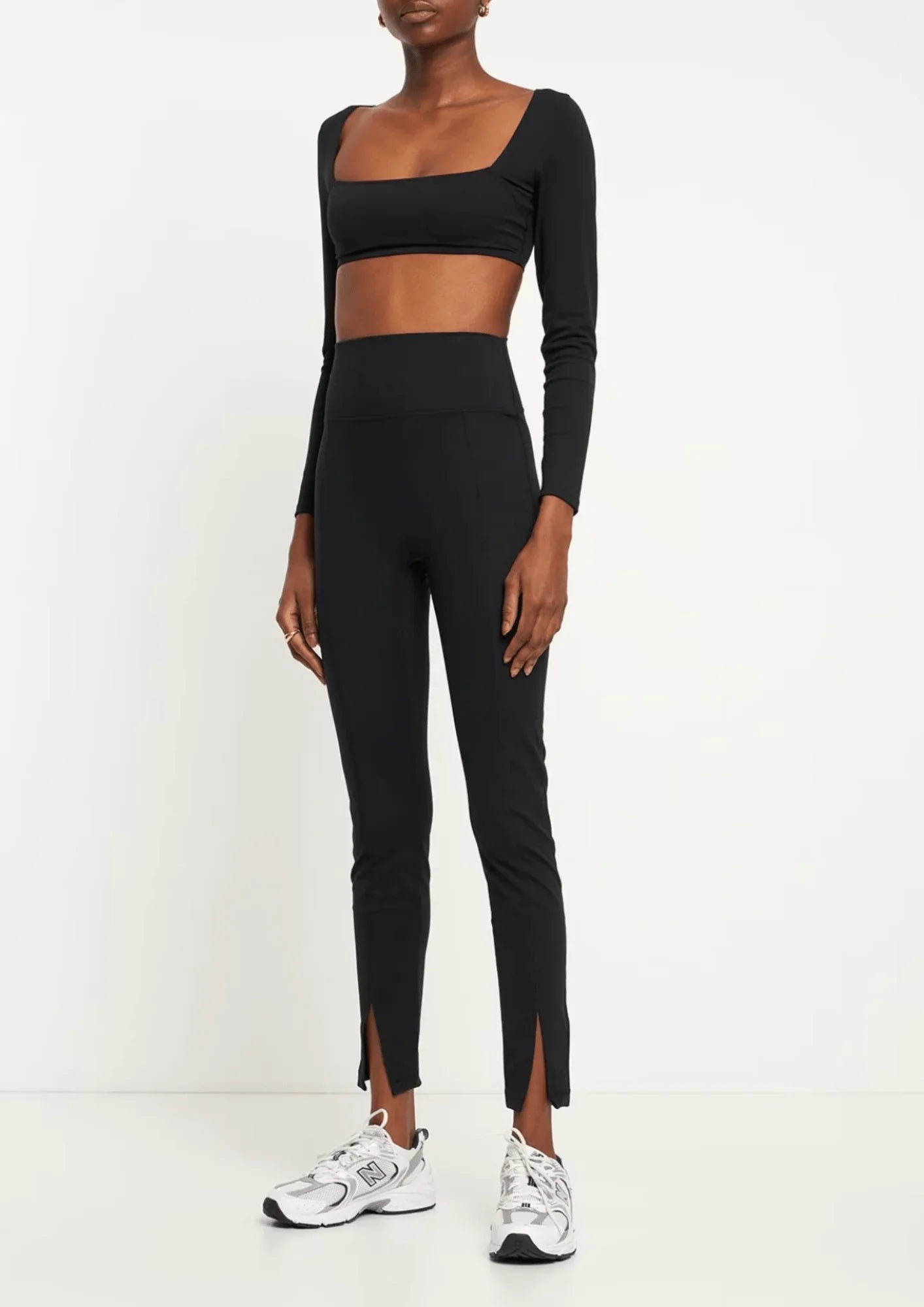 BLACK LONG SLEEVE CROPPED TOP