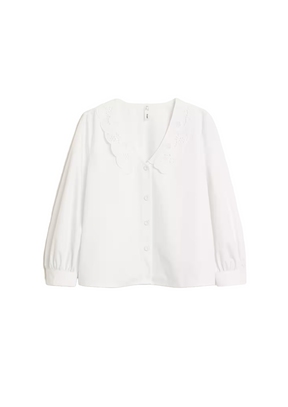 WEISSE BLUSE MIT KNÖPFEN