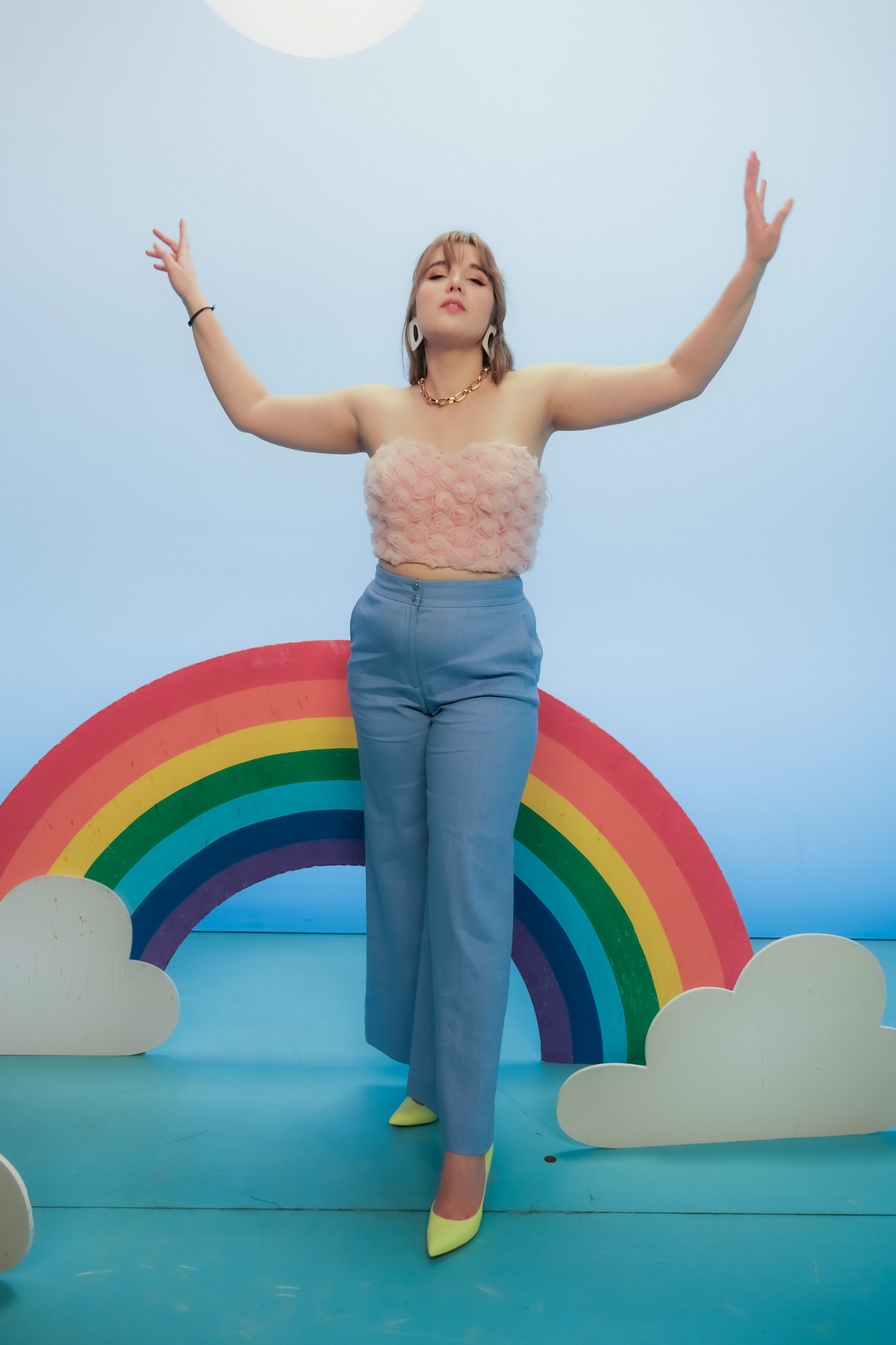 Hellblaue Hose mit breitem Bein