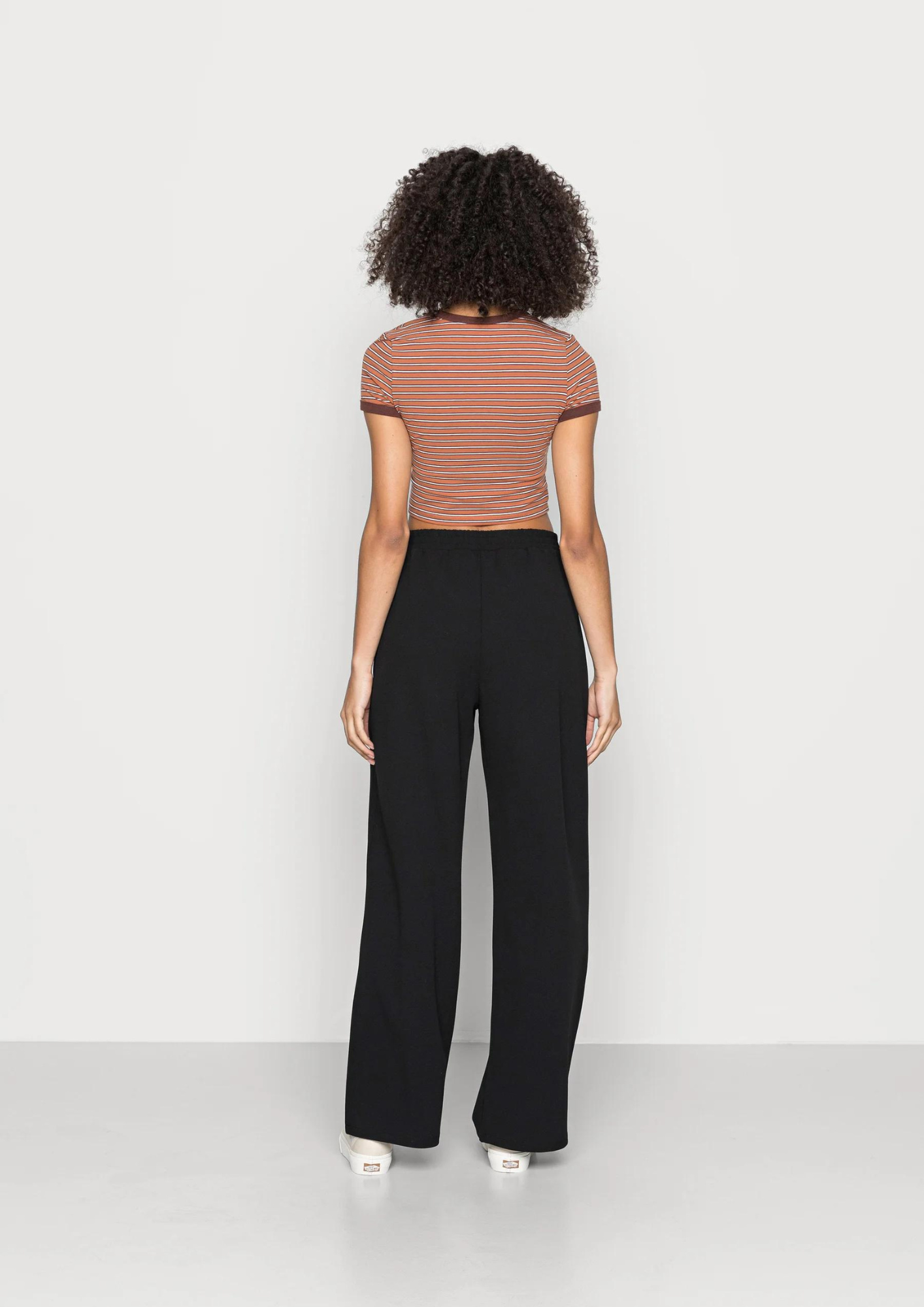 BLACK WIDE-LEG TROUSERS