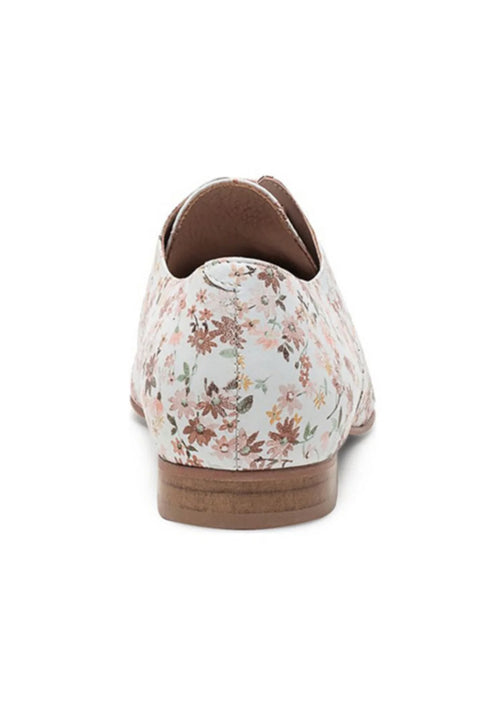 Derbies avec des fleurs