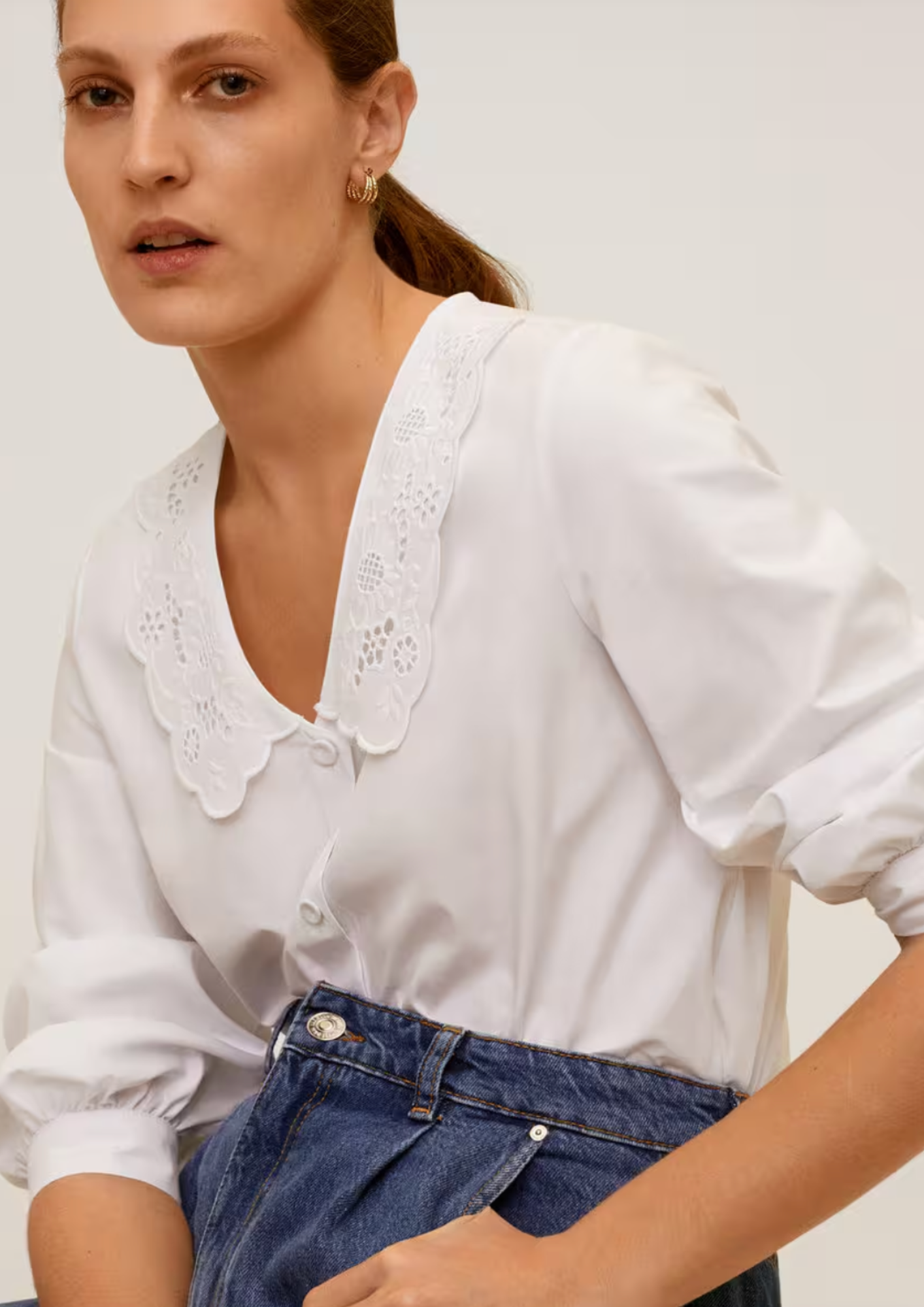 WHITE BUTTONED BLOUSE