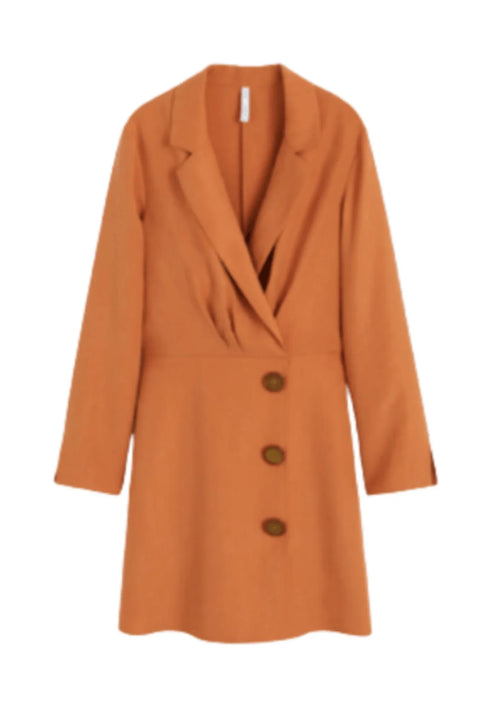 Robe brune avec boutons