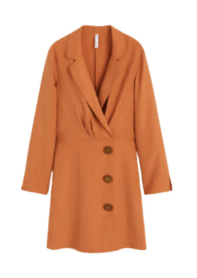 Braunes Kleid mit Knöpfen