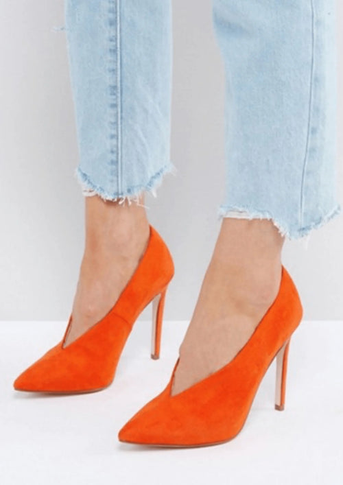 ORANGE POINTED PUMPS