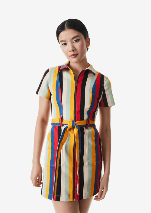 ROBE COURTE EN JEAN RAYÉE ET CEINTURÉE