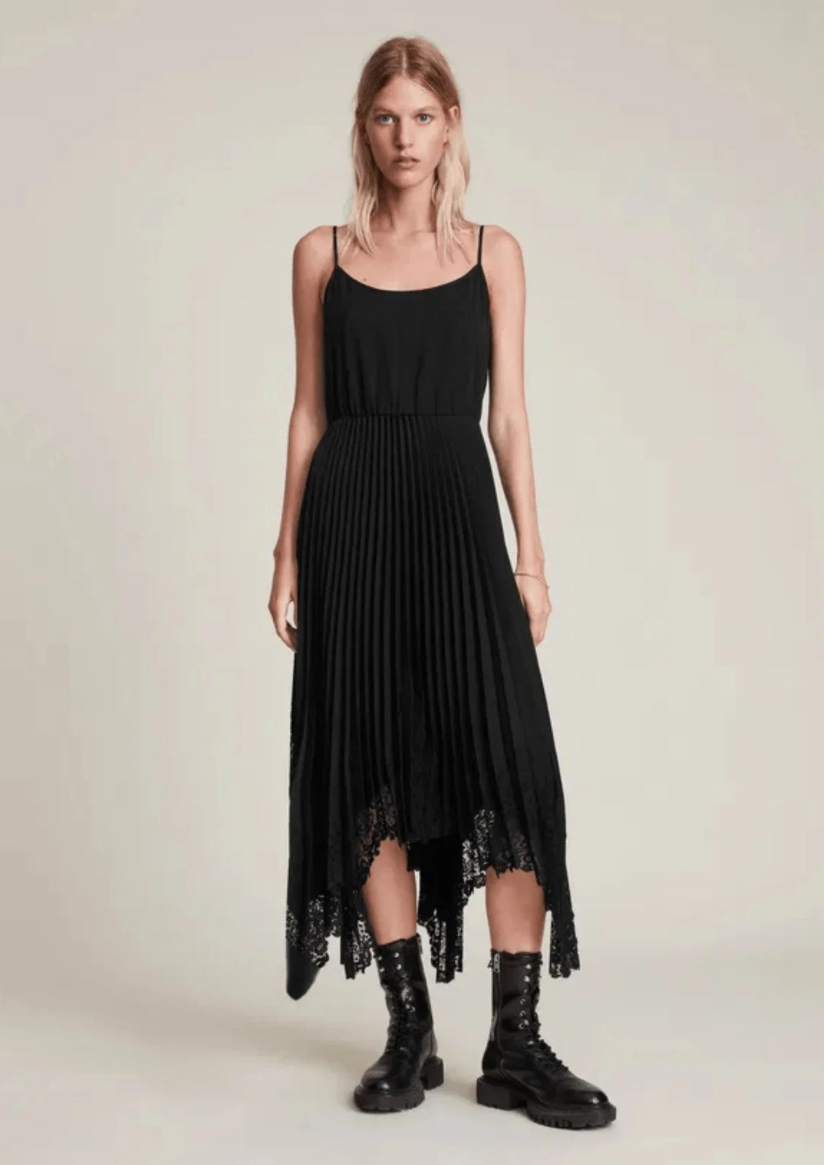 ROBE EN DENTELLE NOIRE ASPYN