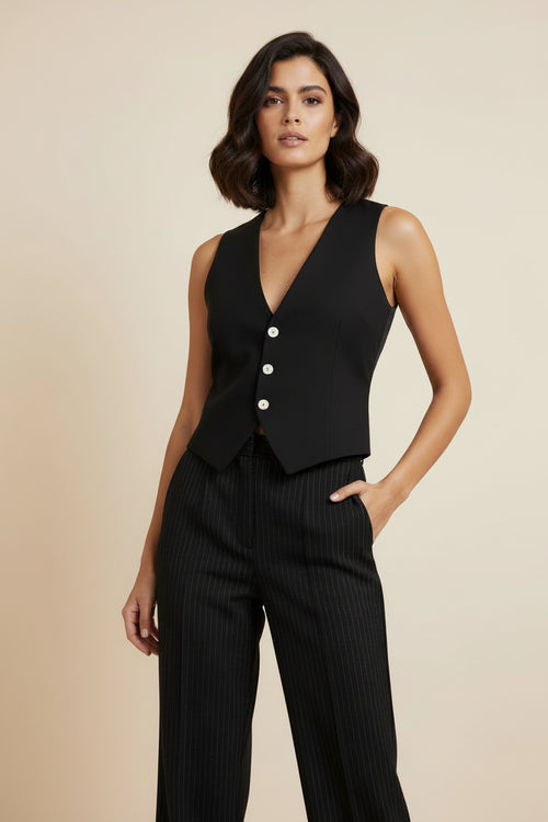 SLEEVELESS BLACK VEST