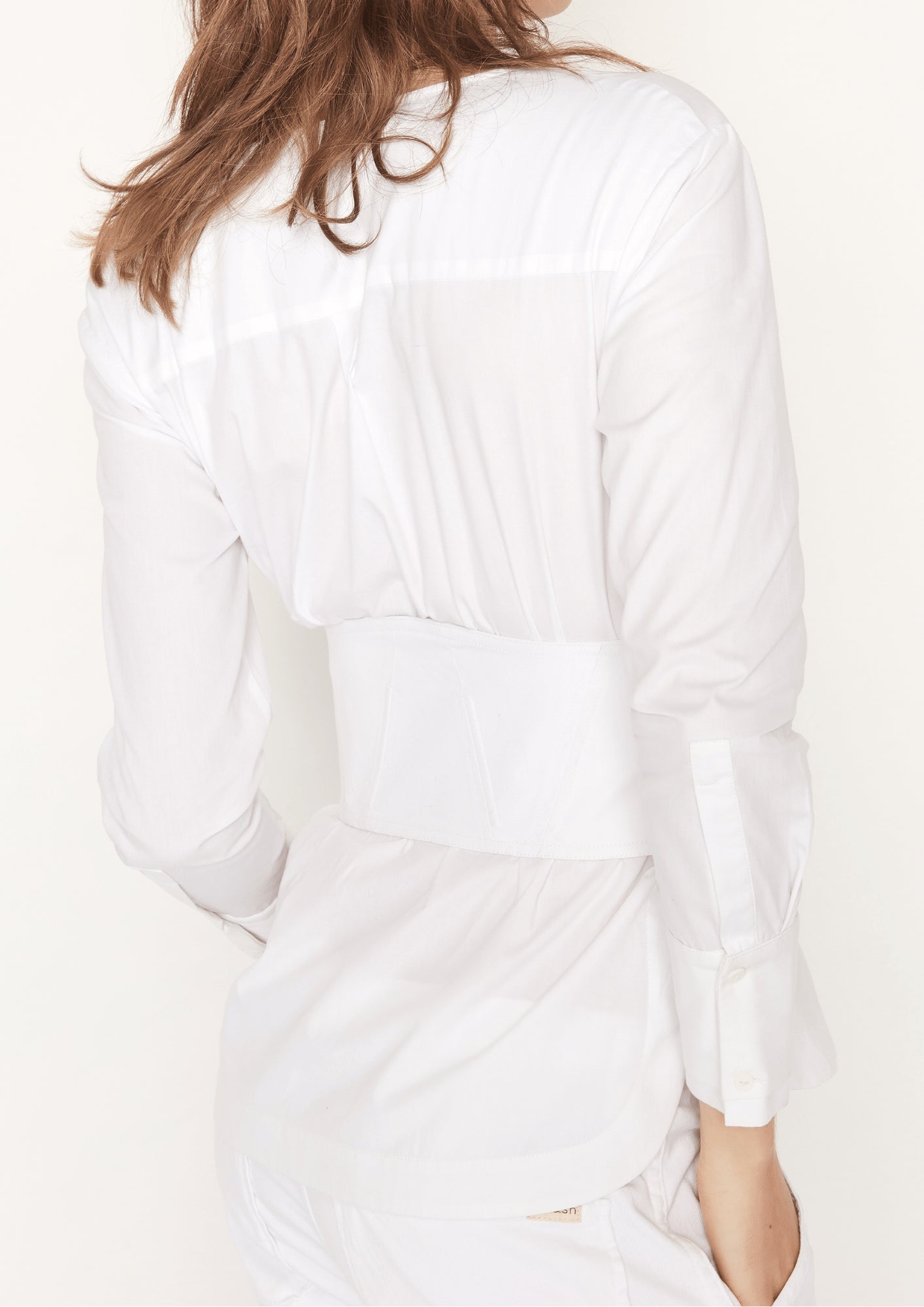 WHITE SHIRT WITH WIDE WAISTBAND