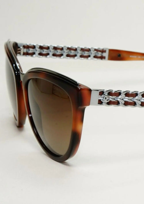 BROWN SUNGLASSES