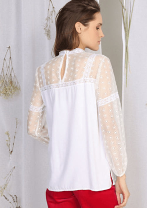 WHITE LONG-SLEEVED BLOUSE