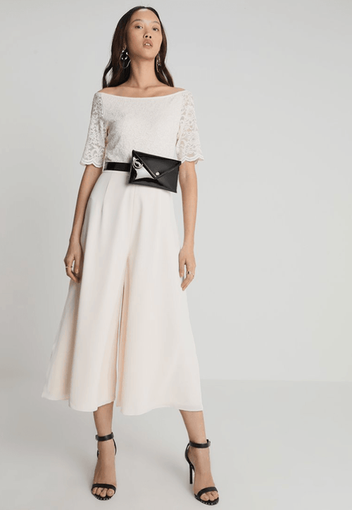 Combinaison en dentelle blanche