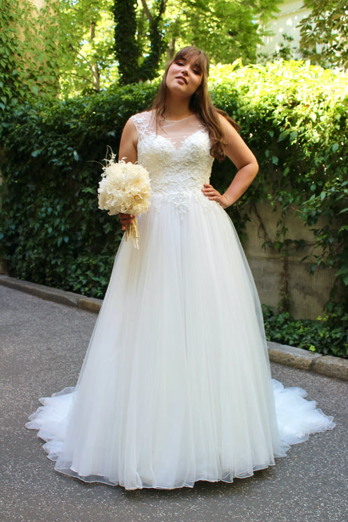 IVORY WEDDING DRESS