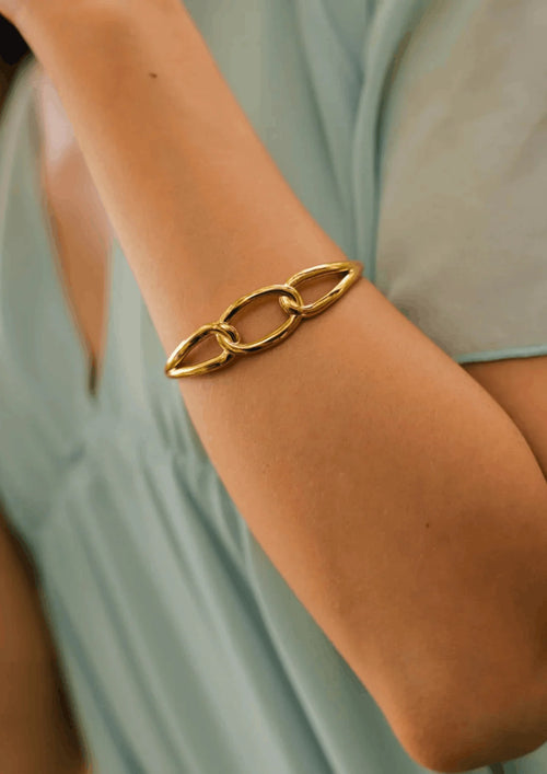 GOLD AIRY CIRCLE ARMCUFF