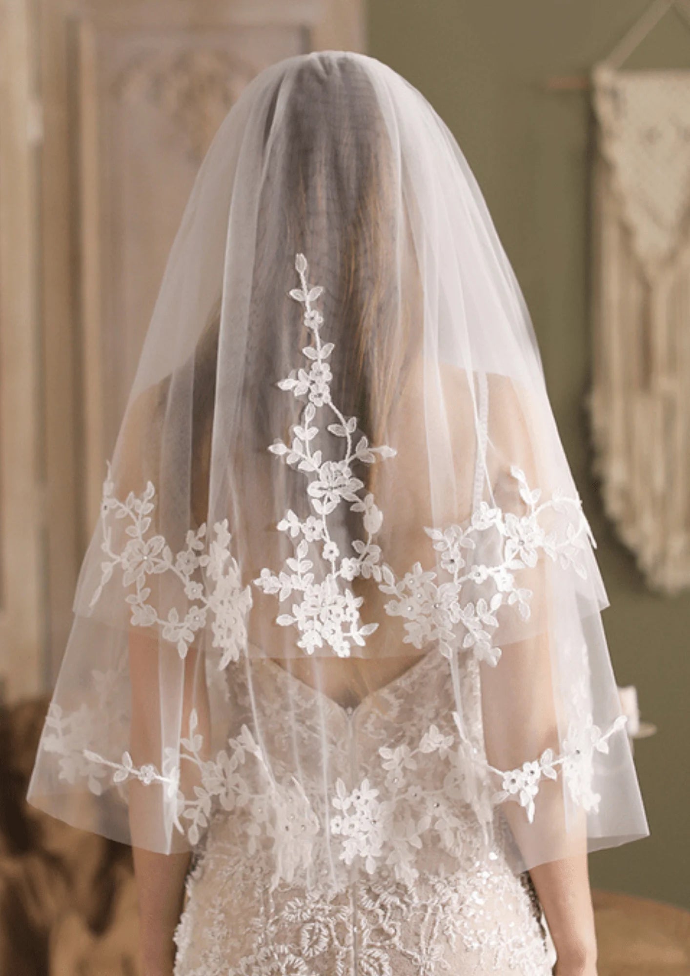 WHITE FLORAL VEIL