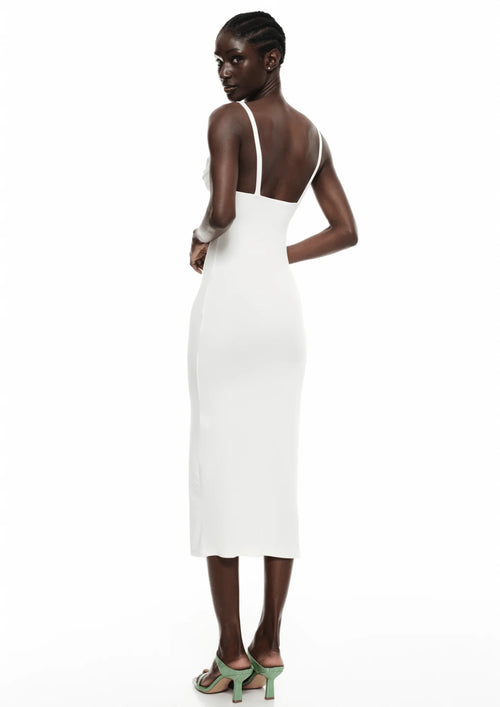 WEISSES MIDIKLEID MIT DRAPIERUNG