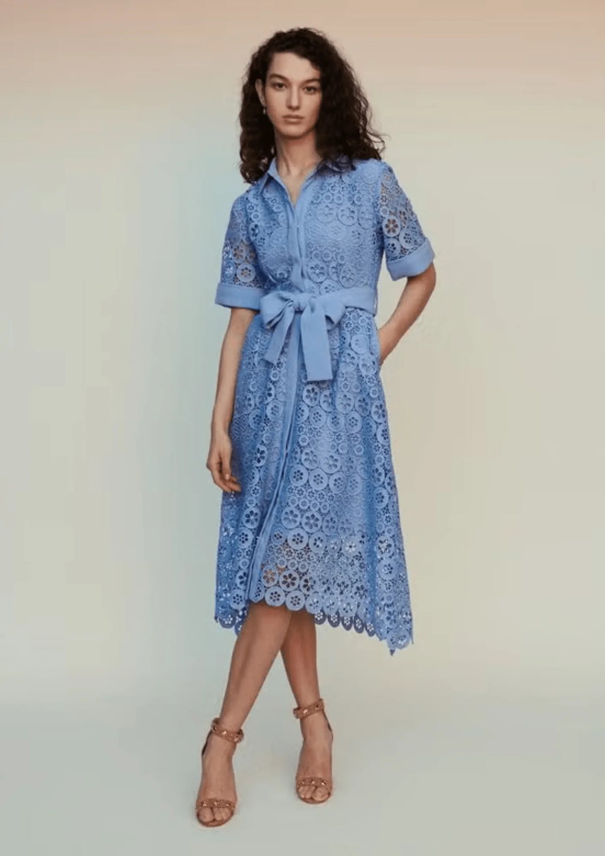 Hellblaues Spitzenkleid