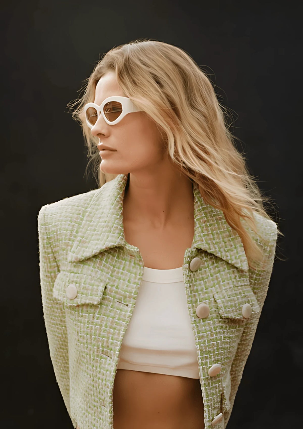 TWEEDJACKE MIT PERLENKNÖPFEN