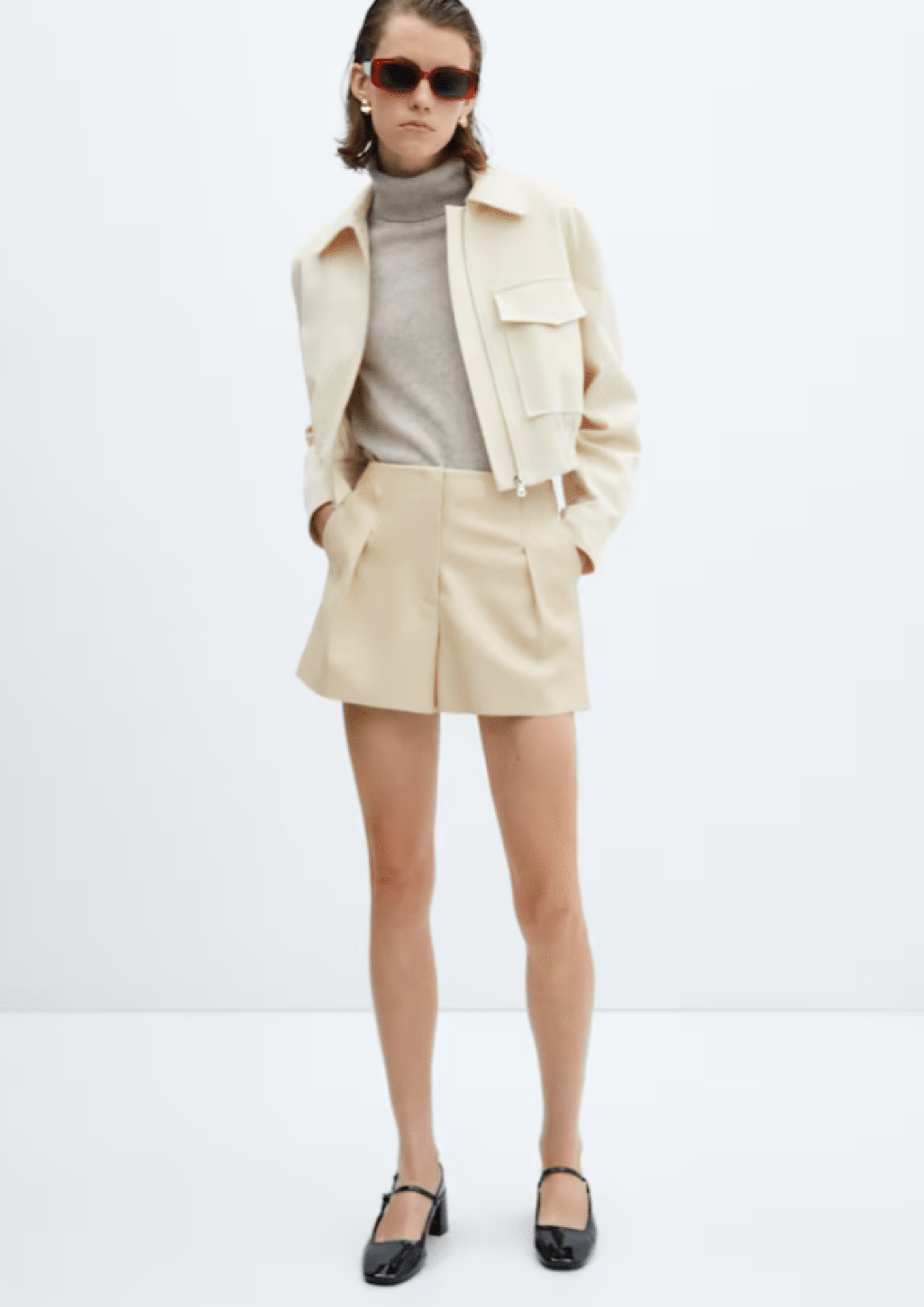 BEIGE MID-RISE PLEATED SHORTS