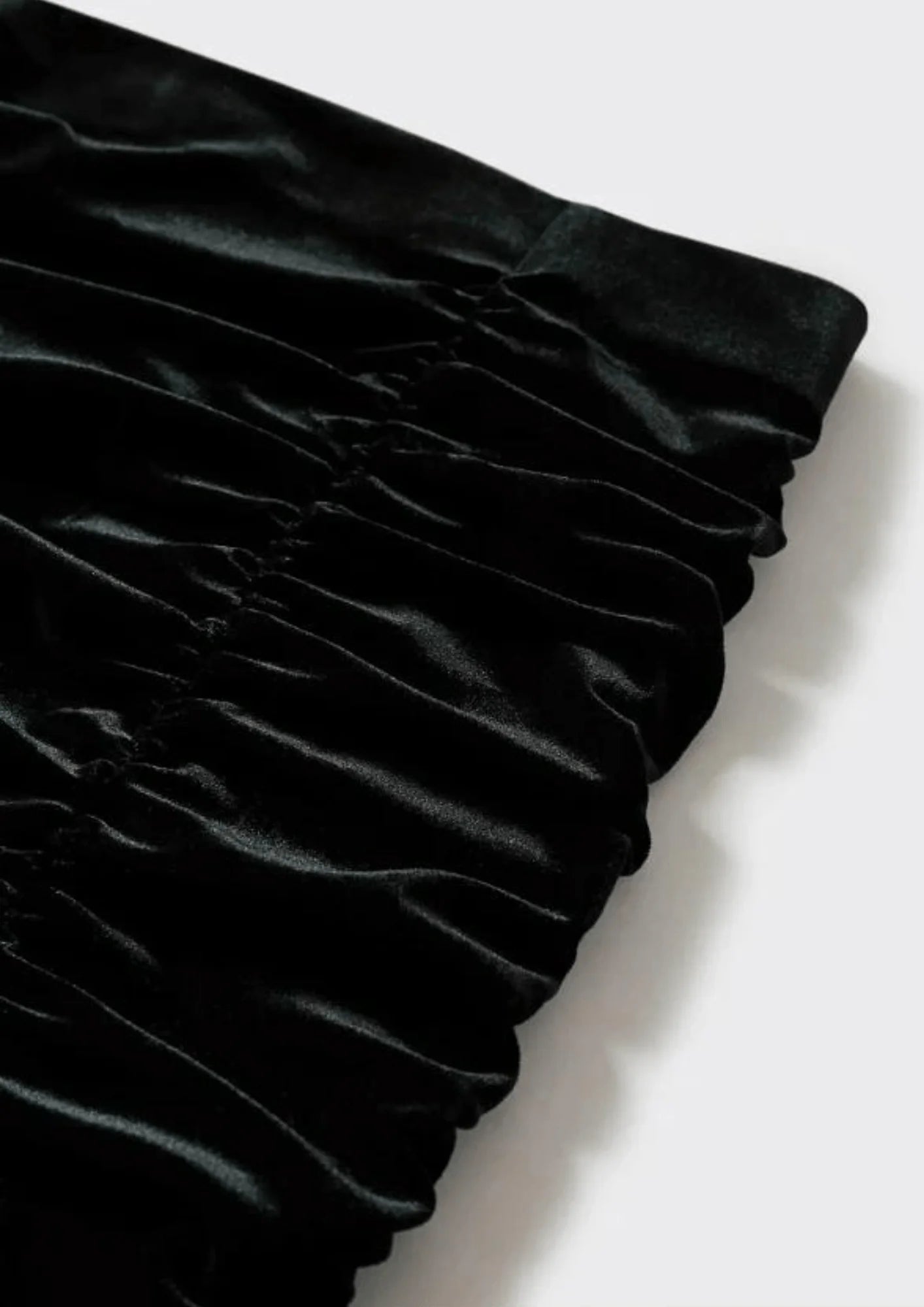 Mini jupe en velours à volants noirs
