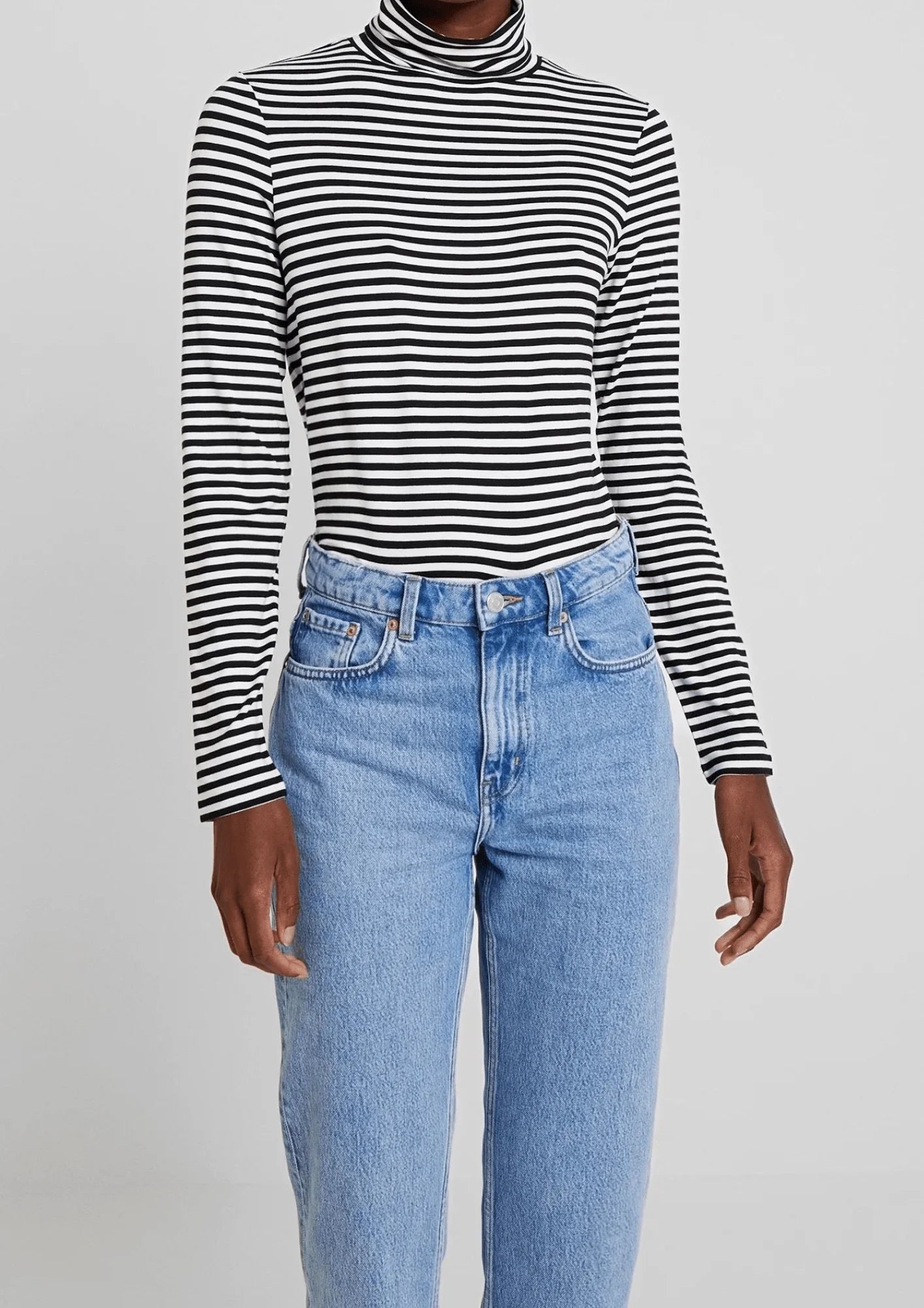 BLACK & WHITE STRIPED TOP