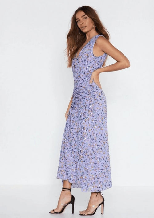 Violettes langes florales gedrucktes Kleid