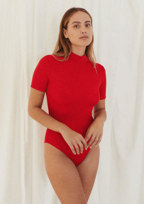 ROTER BODY MIT OFFENEM RÜCKEN