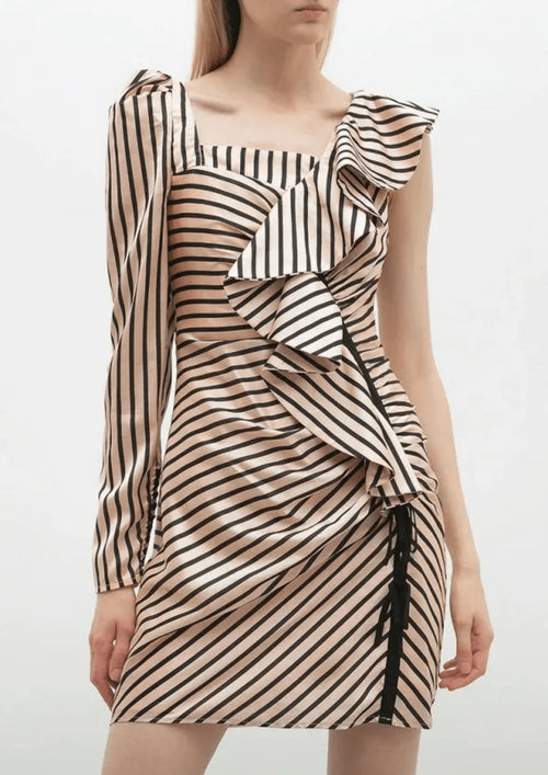 ASYMMETRISCHES KLEID MIT RÜSCHEN
