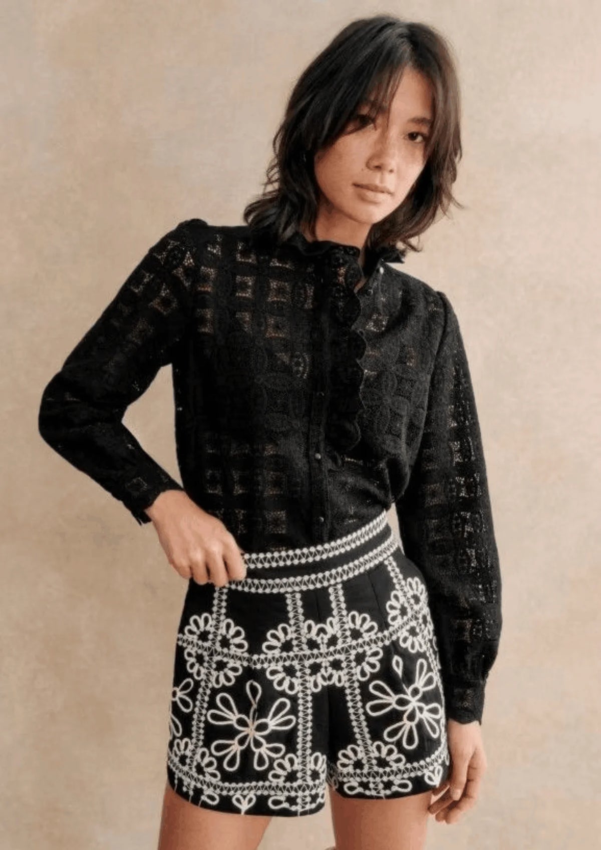 BLACK CARMEN SHORTS
