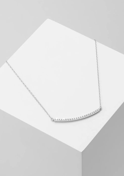 Collier avec des cristaux