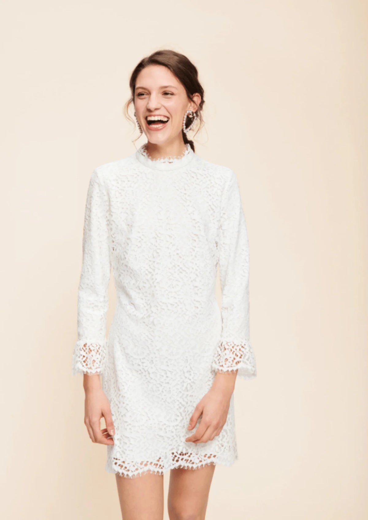 Mini-robe en dentelle blanche