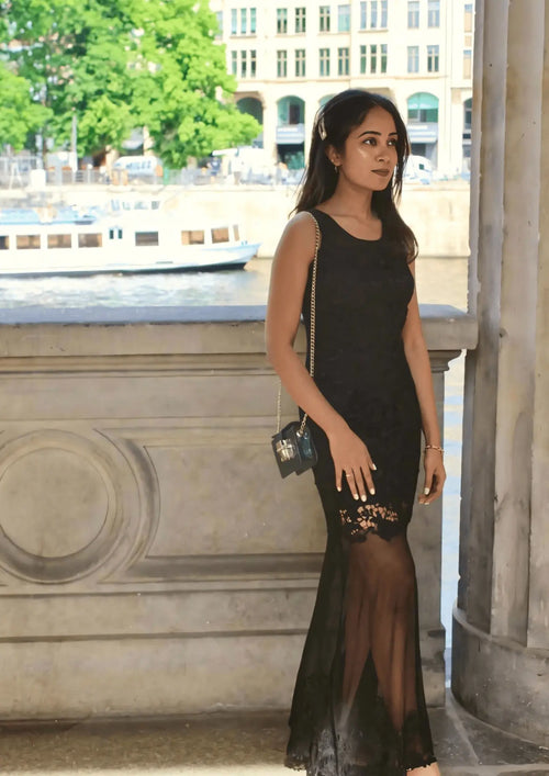 BLACK FLORAL LACE MAXI DRESS