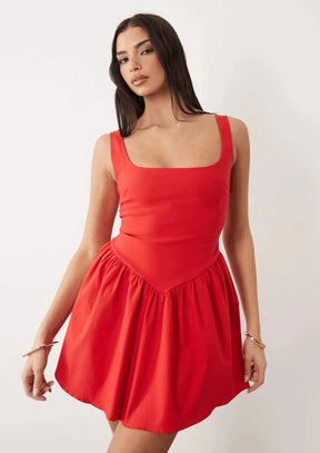 ROBE COURTE PATINEUSE À ENCOLURE CARRÉE