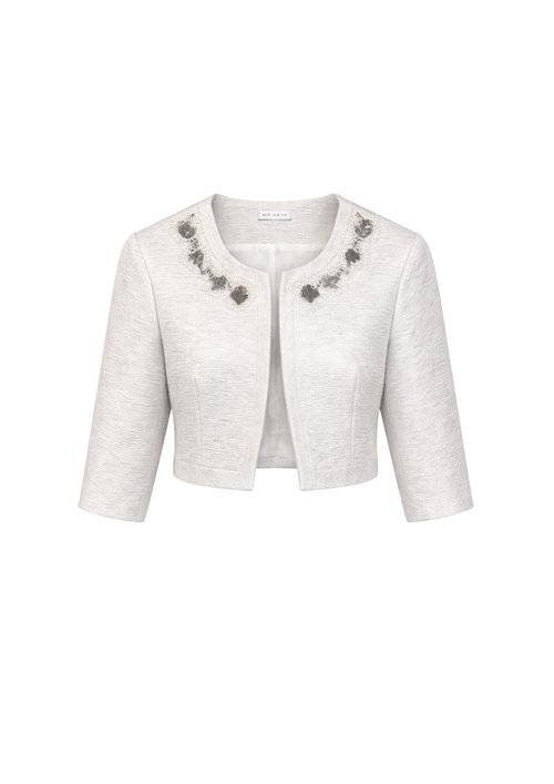 Weiße und graue gestickte Jacke