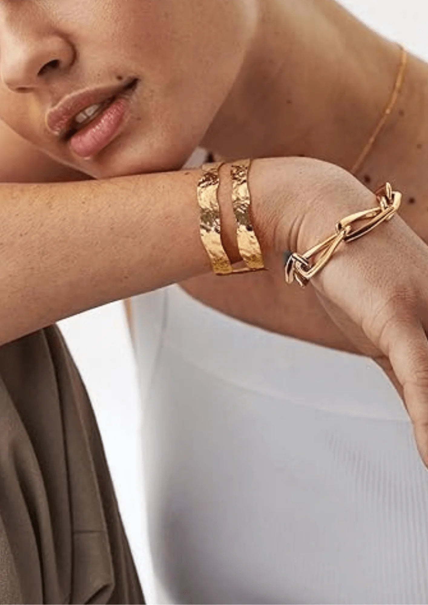 GOLDEN BANGLE CUFF