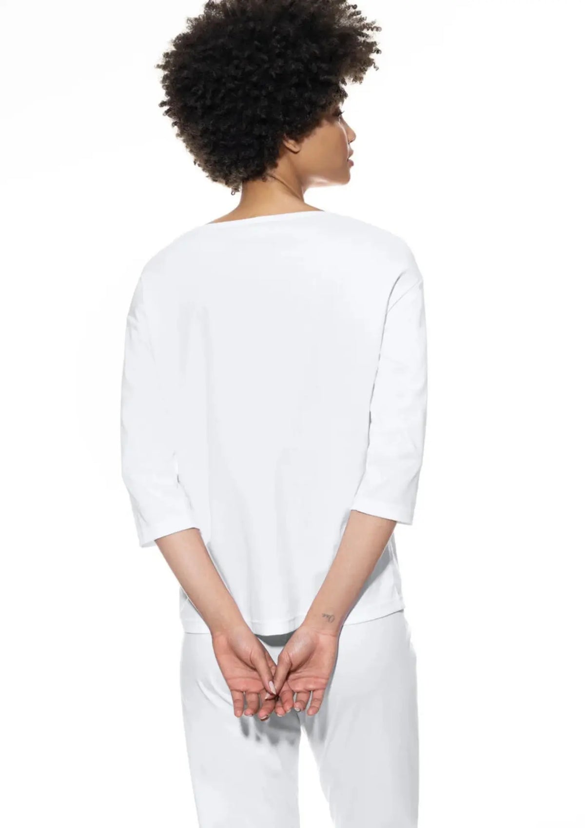 WHITE 3/4 LONG-SLEEVED TOP