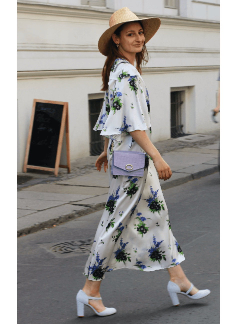 Weißes Blumenkleid mit Midi