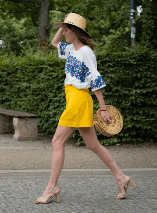 Shorts jaunes ceinturés